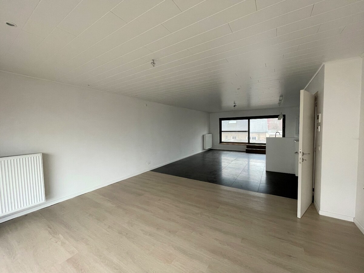 Ruime  woning met 4 slaapkamers en terras in centrum Tielt 