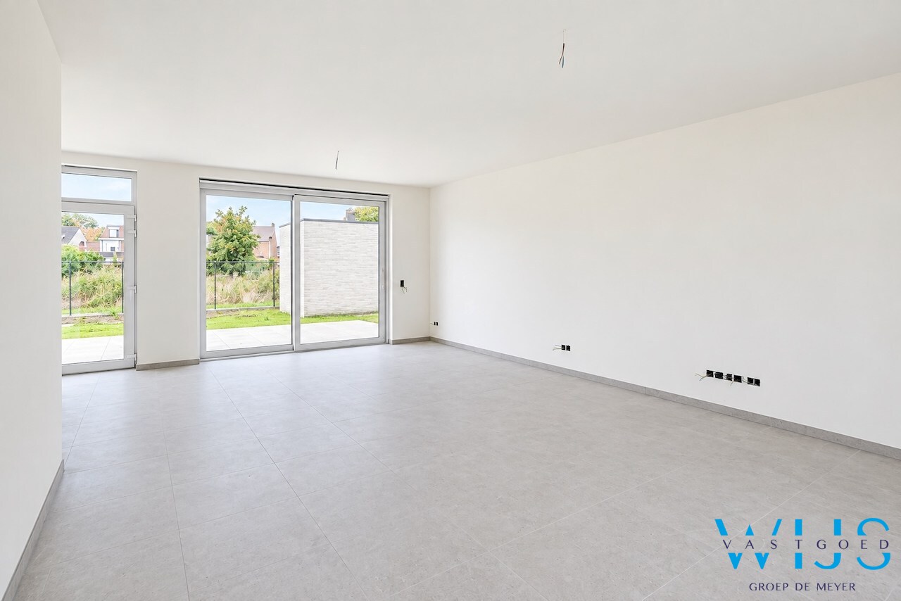 Nieuwbouw in aangename woonwijk te Oosteeklo ! 
