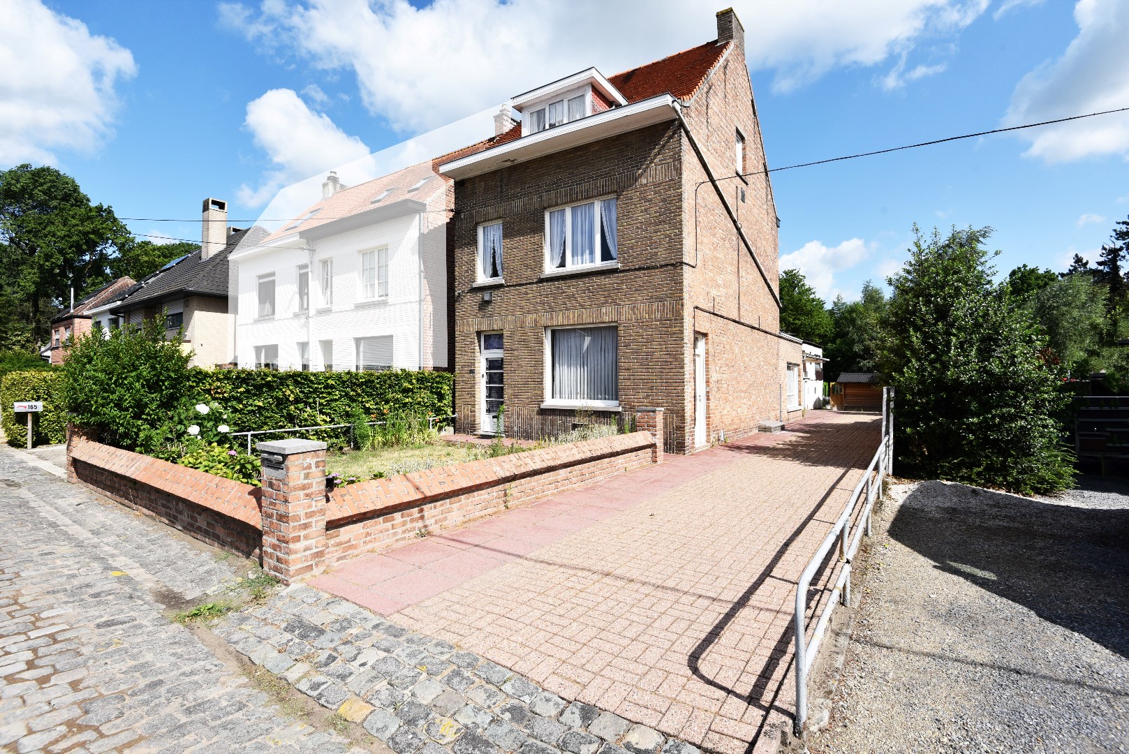 Ruime vrijstaande woning nabij Maldegem centrum 