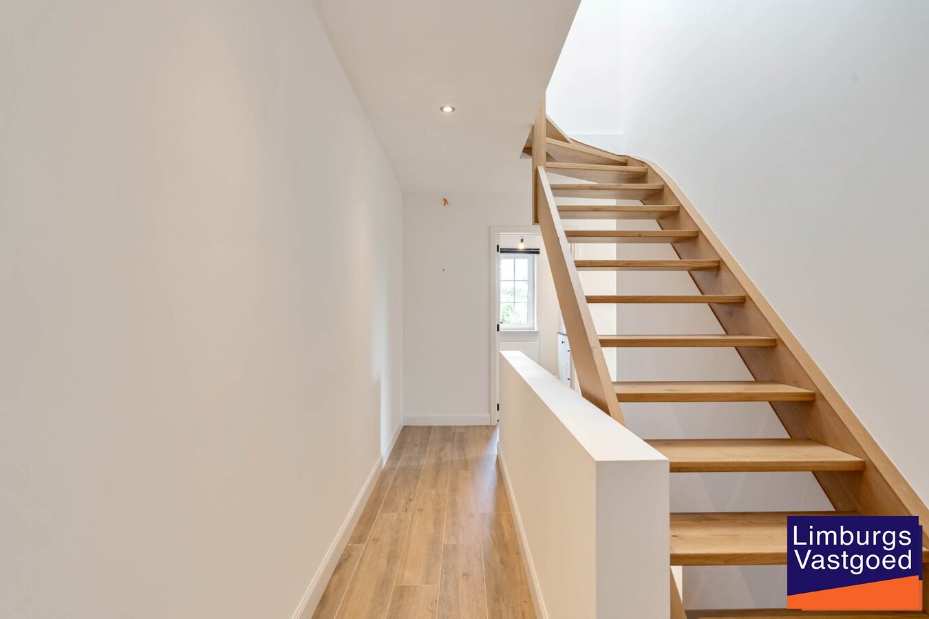Exclusieve gezinswoning, 283m², 5 slpk, praktijkruimte op toplocatie 