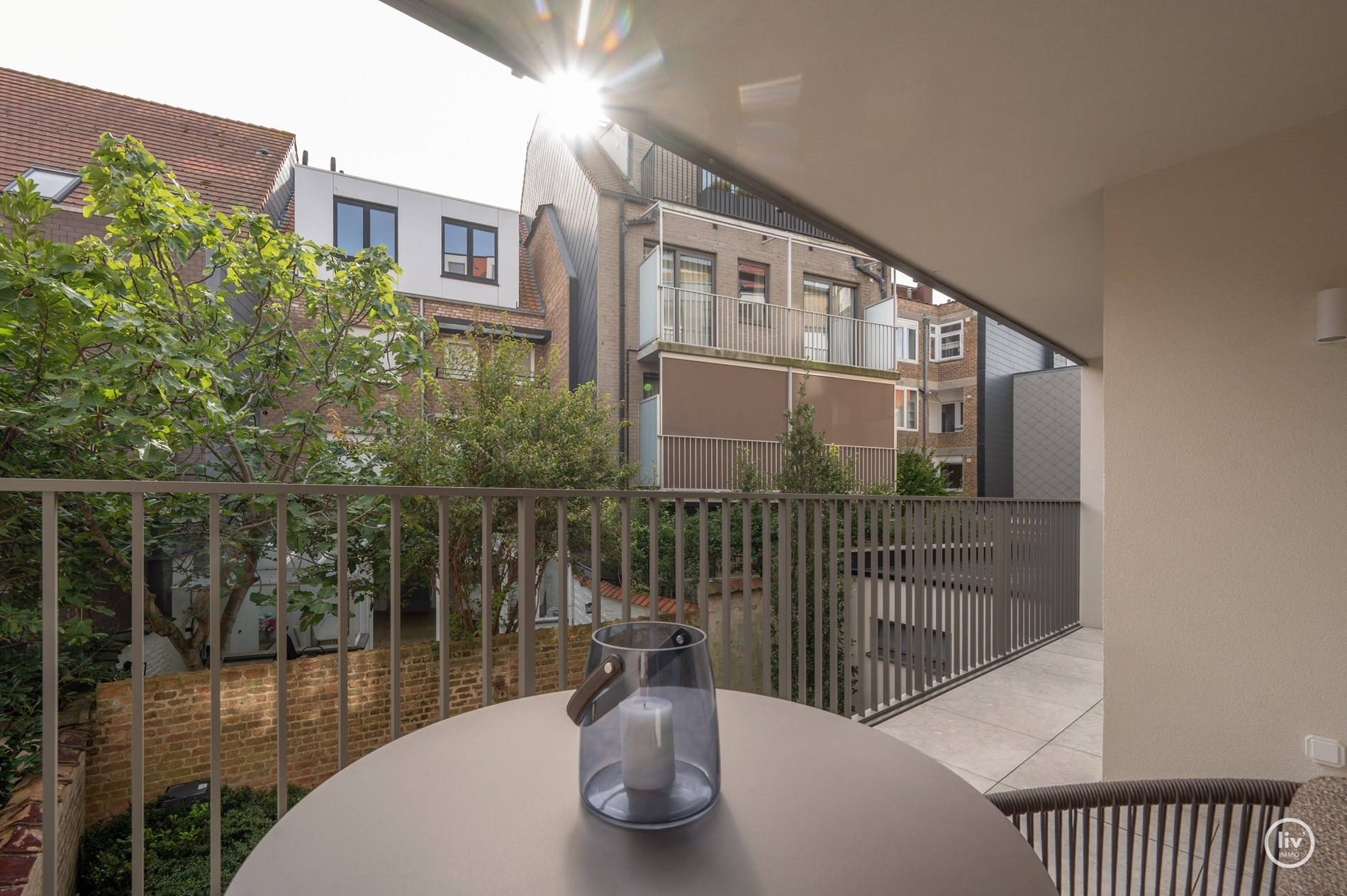 Résidence Akropolis : appartement rénové (largeur de façade d'environ 7 m) à vendre situé dans l'avenue Zoutelaan à Knokke, dans un bâtiment entièrement rénové tant à l'intérieur qu'à l'extérieur. 
