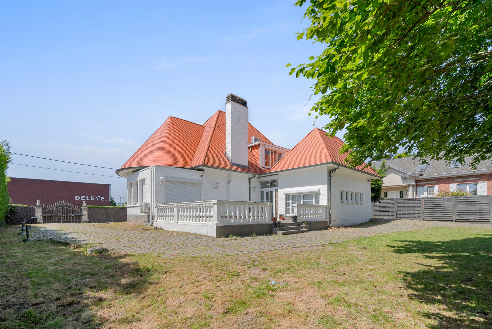 Stijlvolle villa met 5 slaapkamers op mooi perceel van 1325m² 