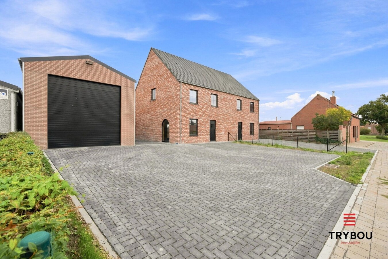 Ruime casco halfopen nieuwbouw met loods van 194m² in Merkem! 