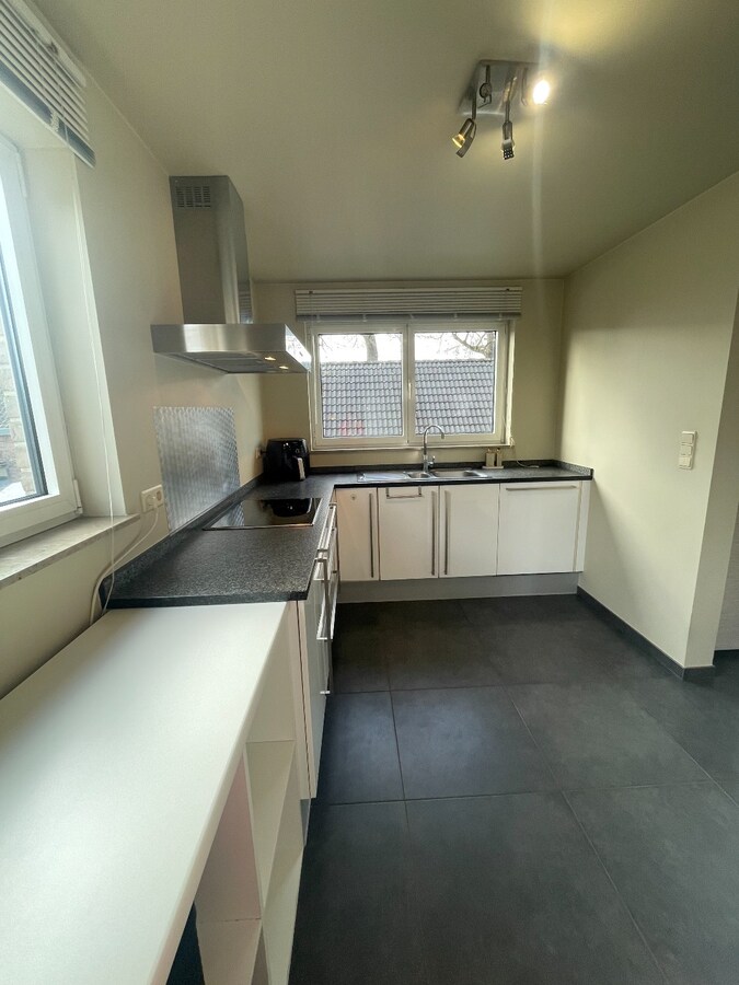 Verzorgde bel-etagewoning met 3 slpk, terras, patio  en garage nabij het centrum van As. 