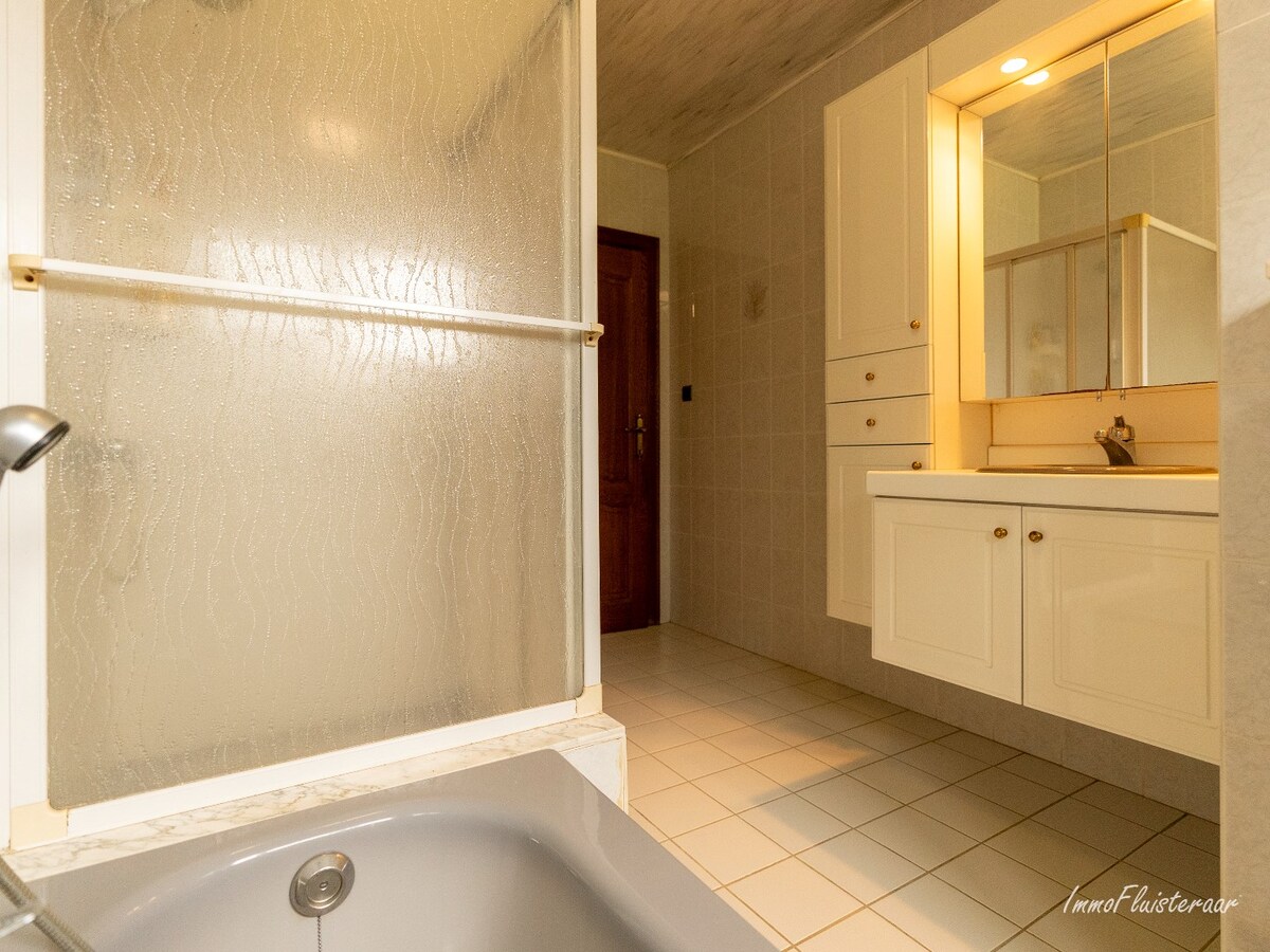 Maison spacieuse avec bâtiment d'écurie et prairies sur environ 3,8 hectares à Berlaar. 