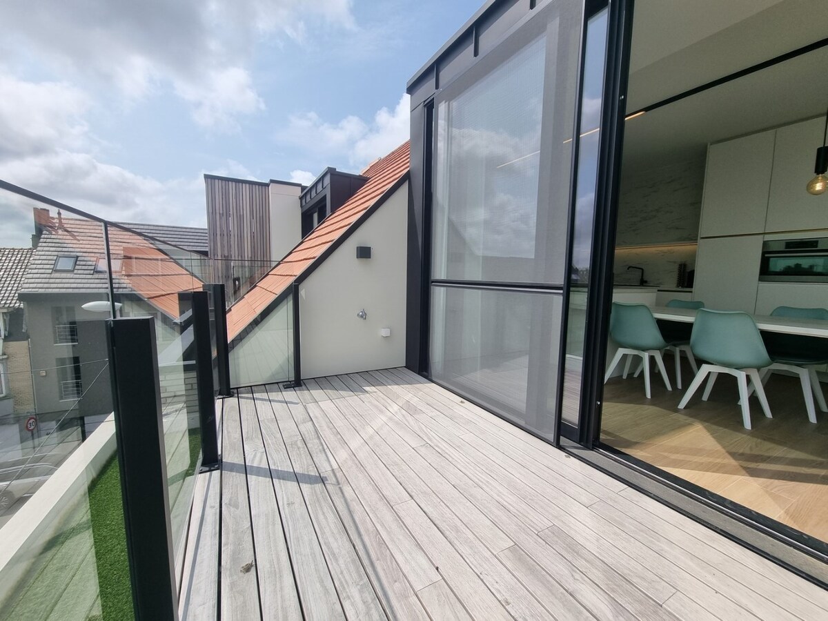 Prachtig, zeer luxueus nieuwbouwappartement met groot terras en open zichten - Heist 