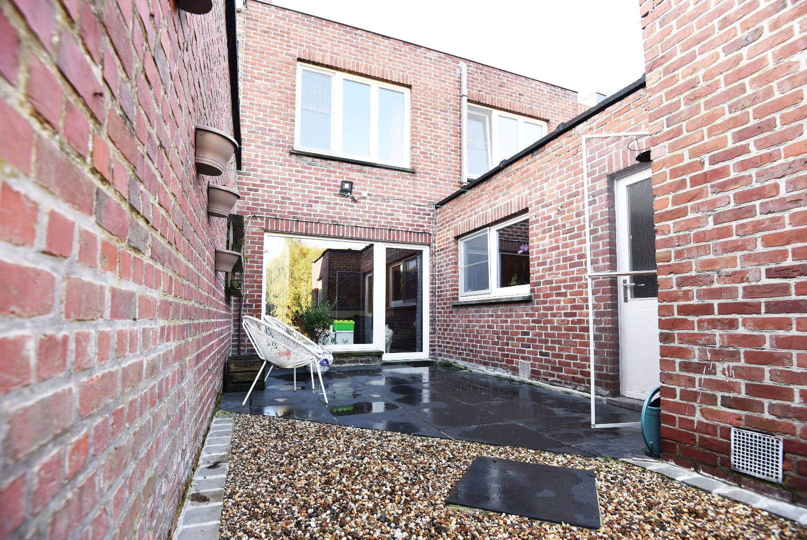 Rijwoning met 3 slpks, garage en tuin nabij centrum Eeklo 