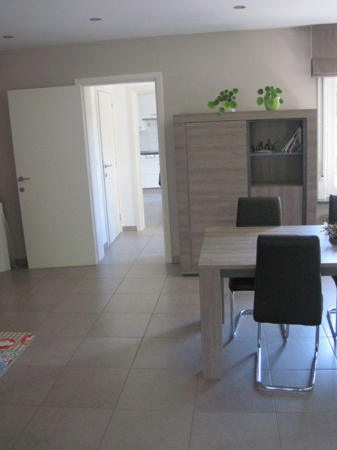 Prachtige en praktische woning (volledig vernieuwd anno 2012) ! 