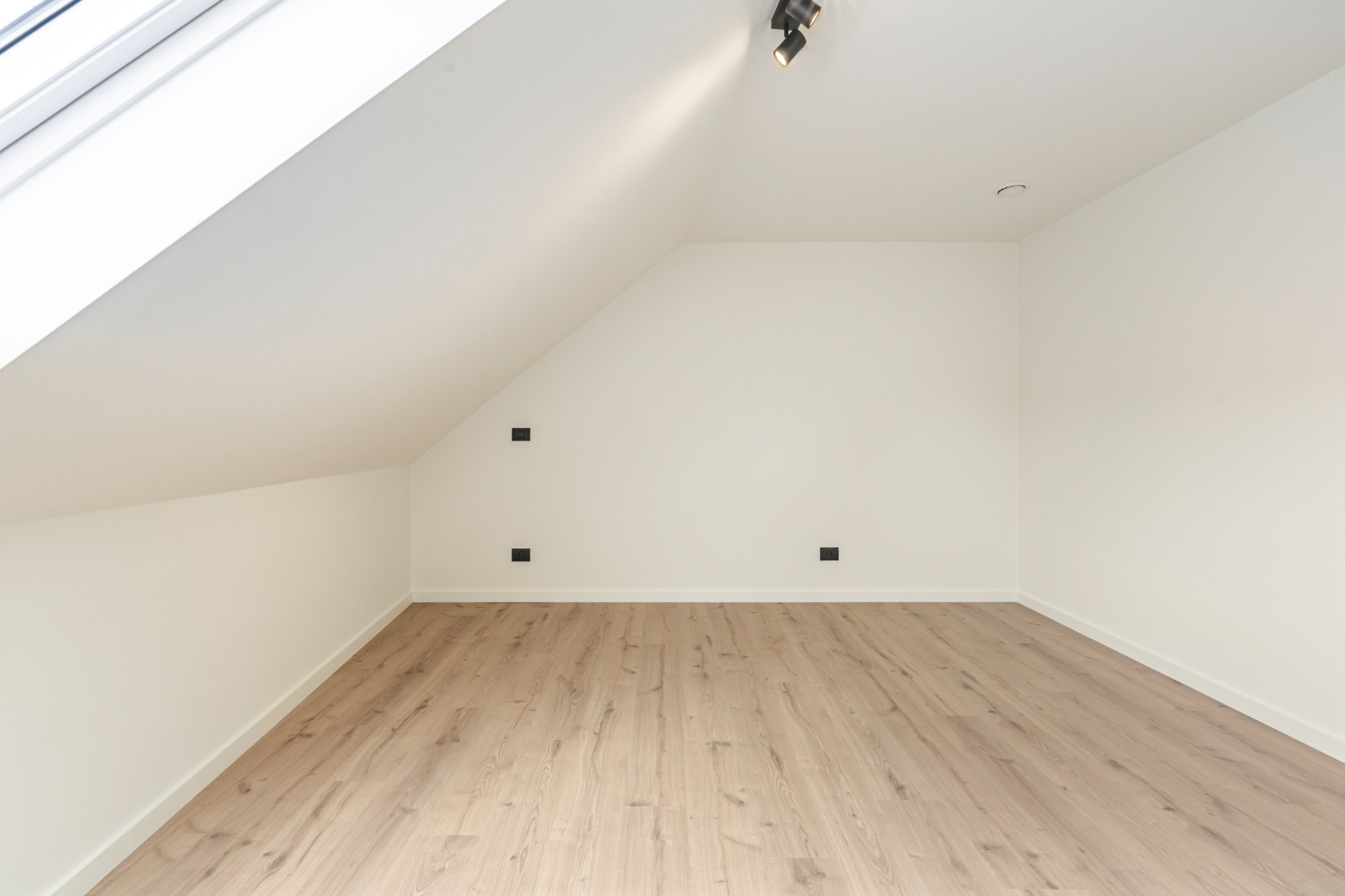 Exclusieve nieuwbouwwoning te huur met 3 slaapkamers in het hart van Brugge 