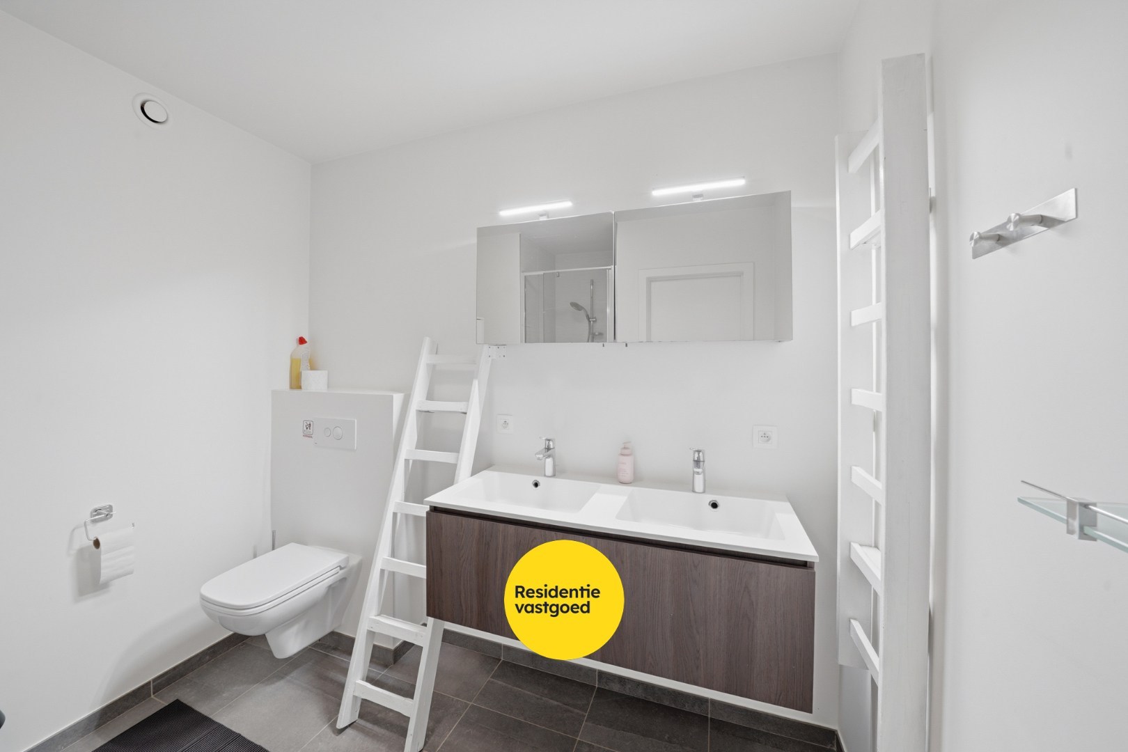 Instapklaar appartement met groot terras in Bredene - vlak bij de zee 