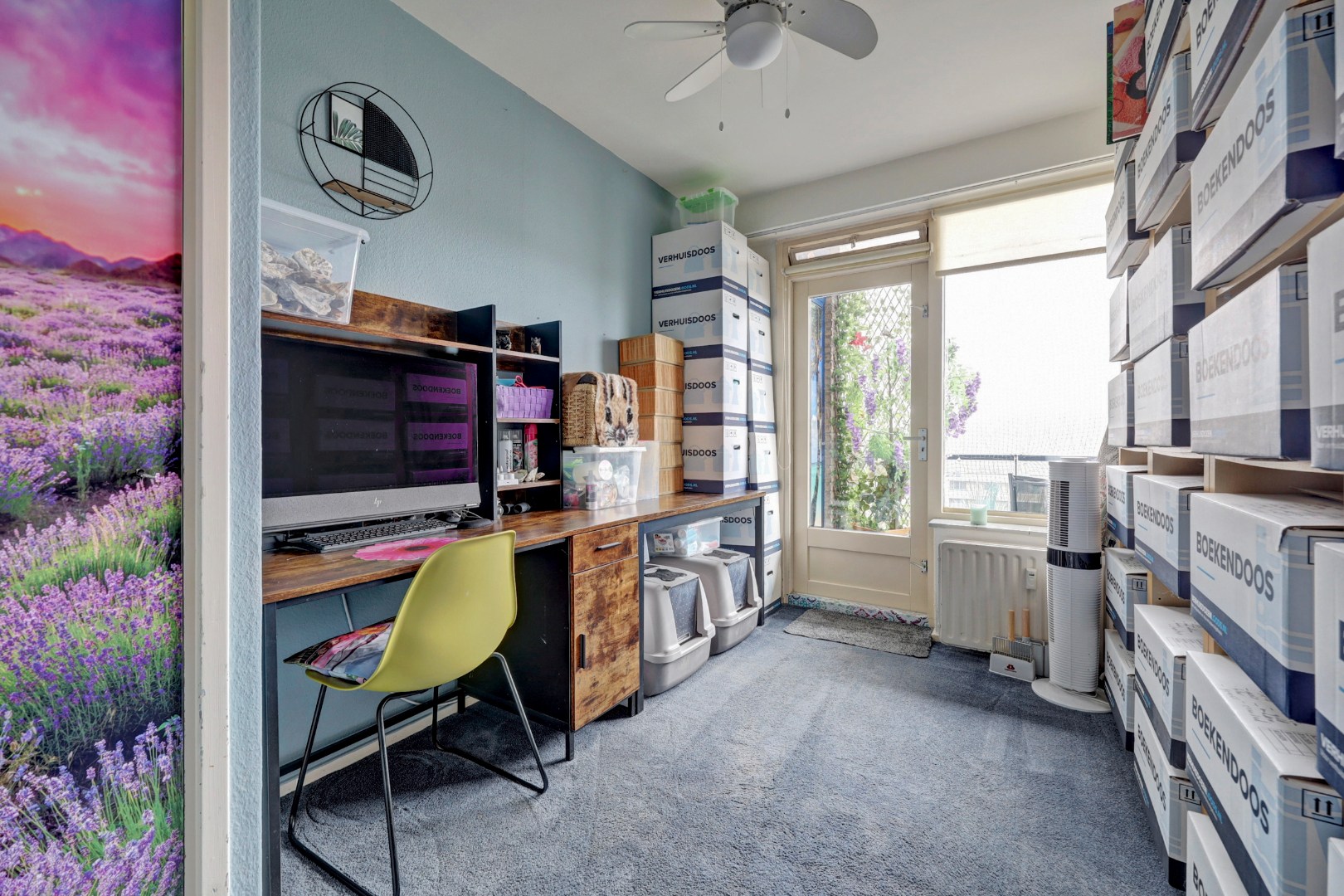 Dit ruime 3 -(voorheen 4) kamer appartement heeft een lichte woonkamer, zonnige balkon, 2 slaapkamers en is gelegen op 6e etage. 