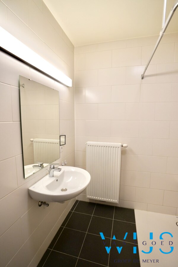 Totaal afgewerkte serviceflat te Lievegem ! 