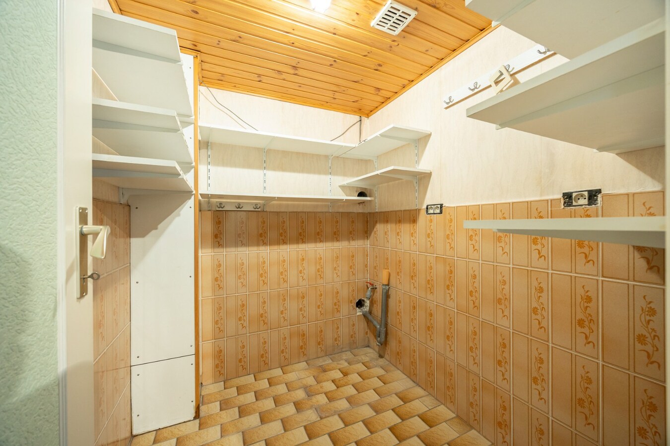 Ruime woning met praktijkmogelijkheden in het hart van Zoersel 