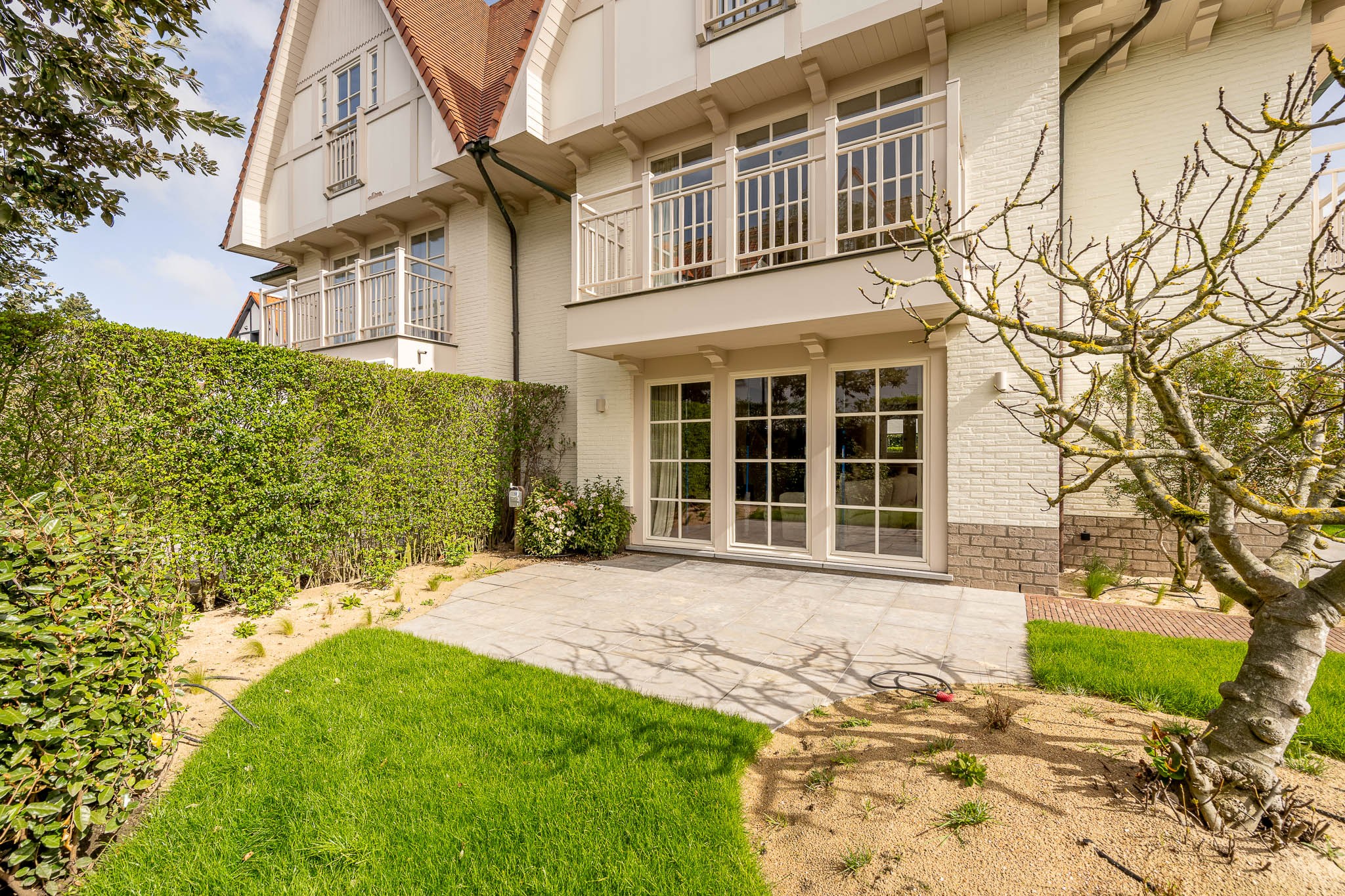 Prachtig gerenoveerde  halfopen woning op topligging nabij centrum, zee en strand 