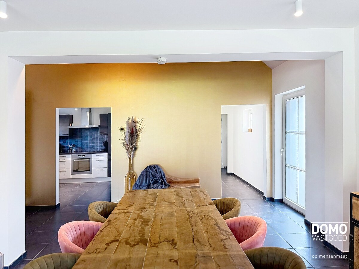 Ruime charmante woning met 3 slaapkamers - 244m² - EPC: B 