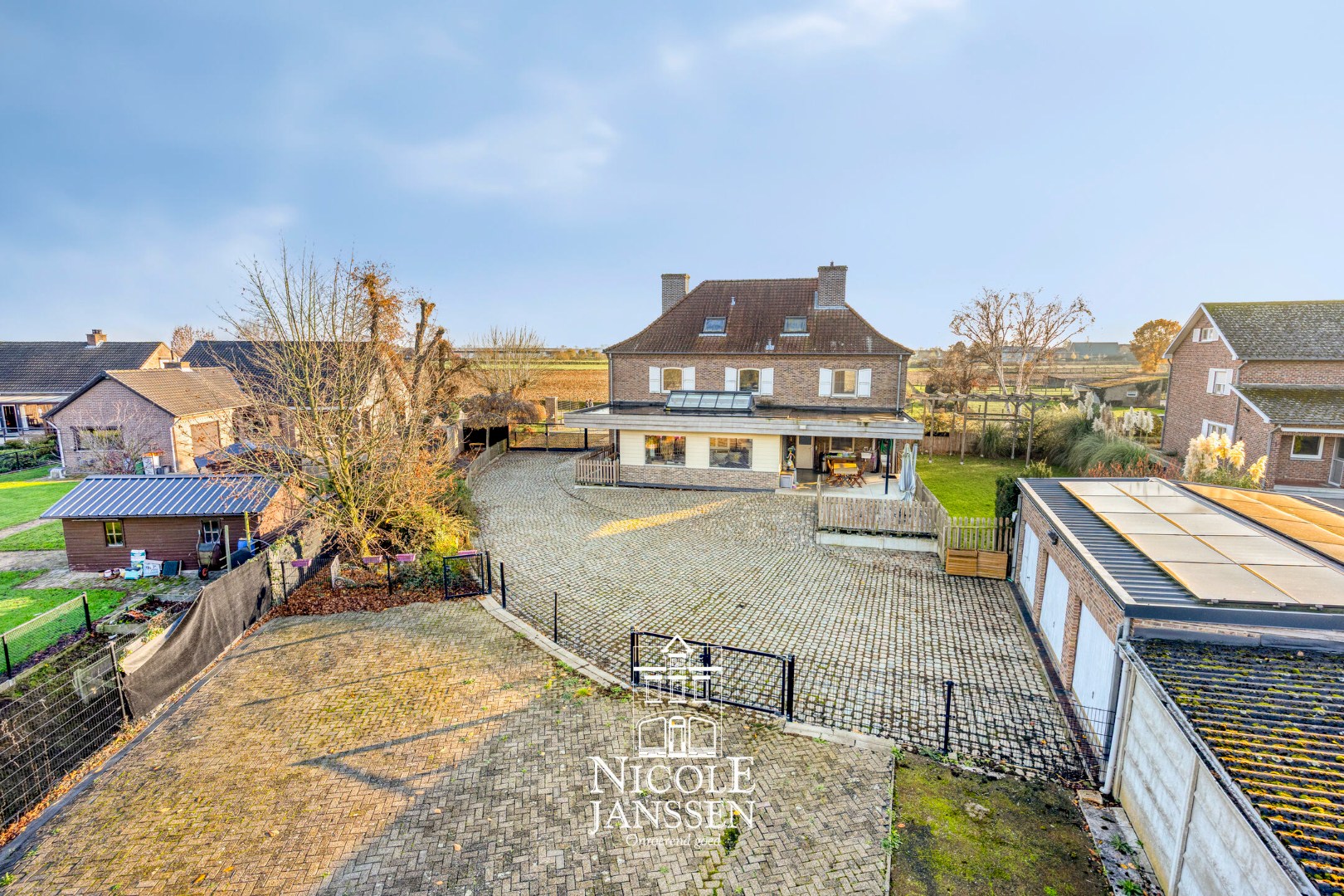 Overdekt terras aan de achterzijde van de woning