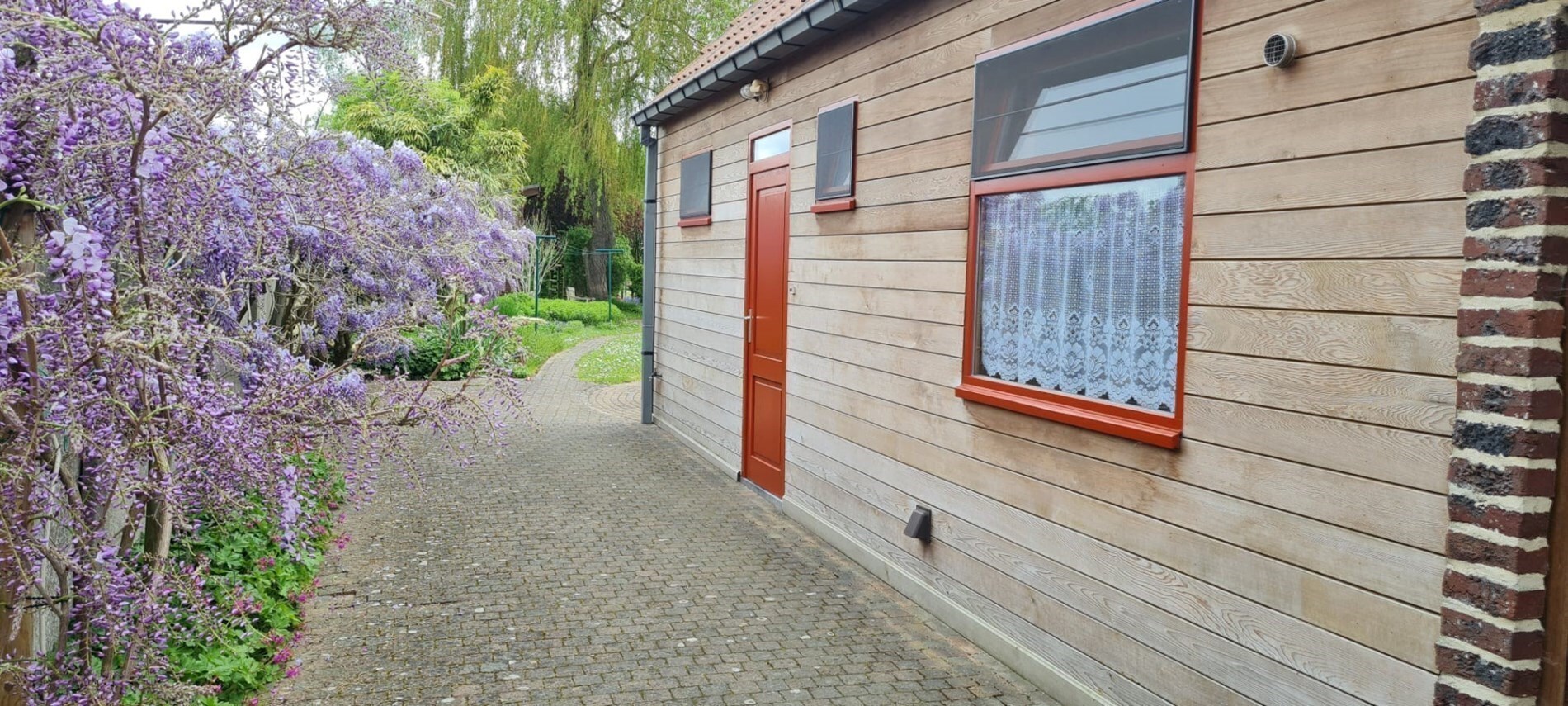 Landelijk gelegen open bebouwing op een uitzonderlijk perceel (1585m²) 