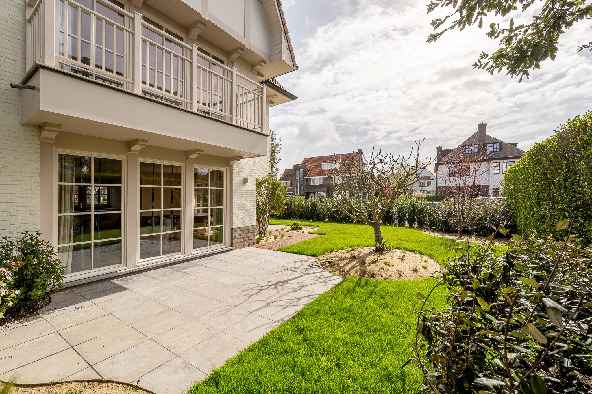 Prachtig gerenoveerde  halfopen woning op topligging nabij centrum, zee en strand 
