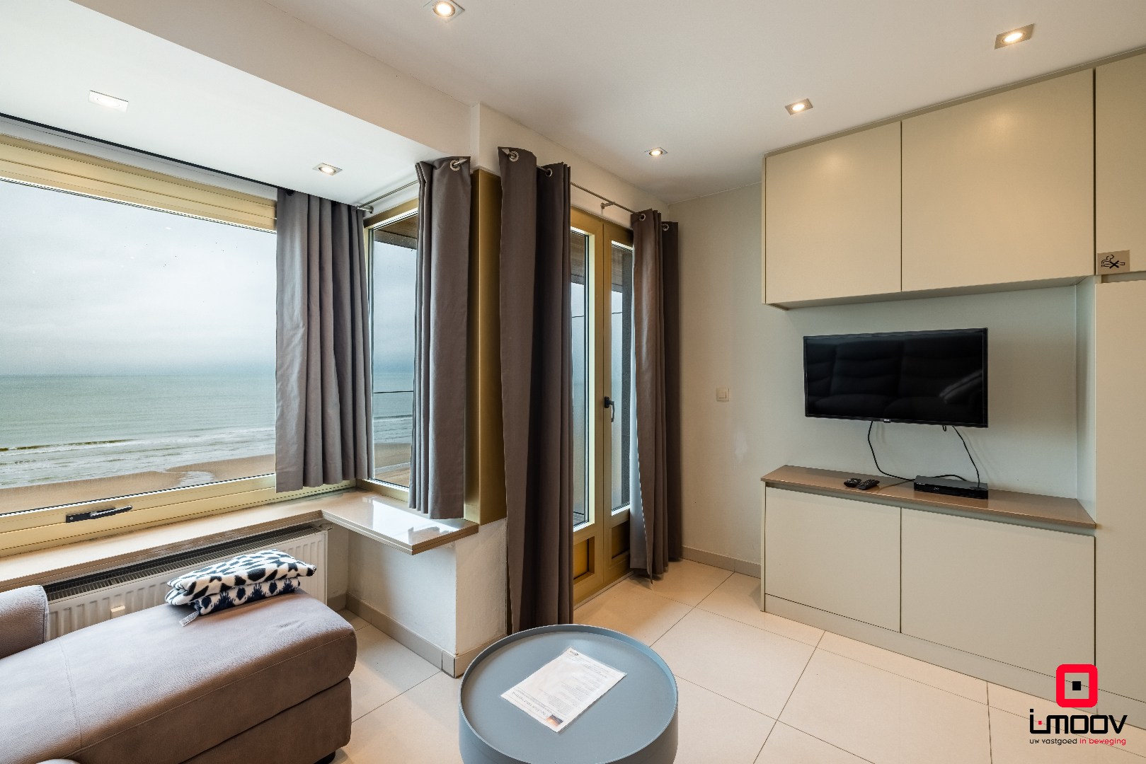 Bovenste verdieping studio met adembenemend zeezicht aan de Zeedijk, Mariakerke 