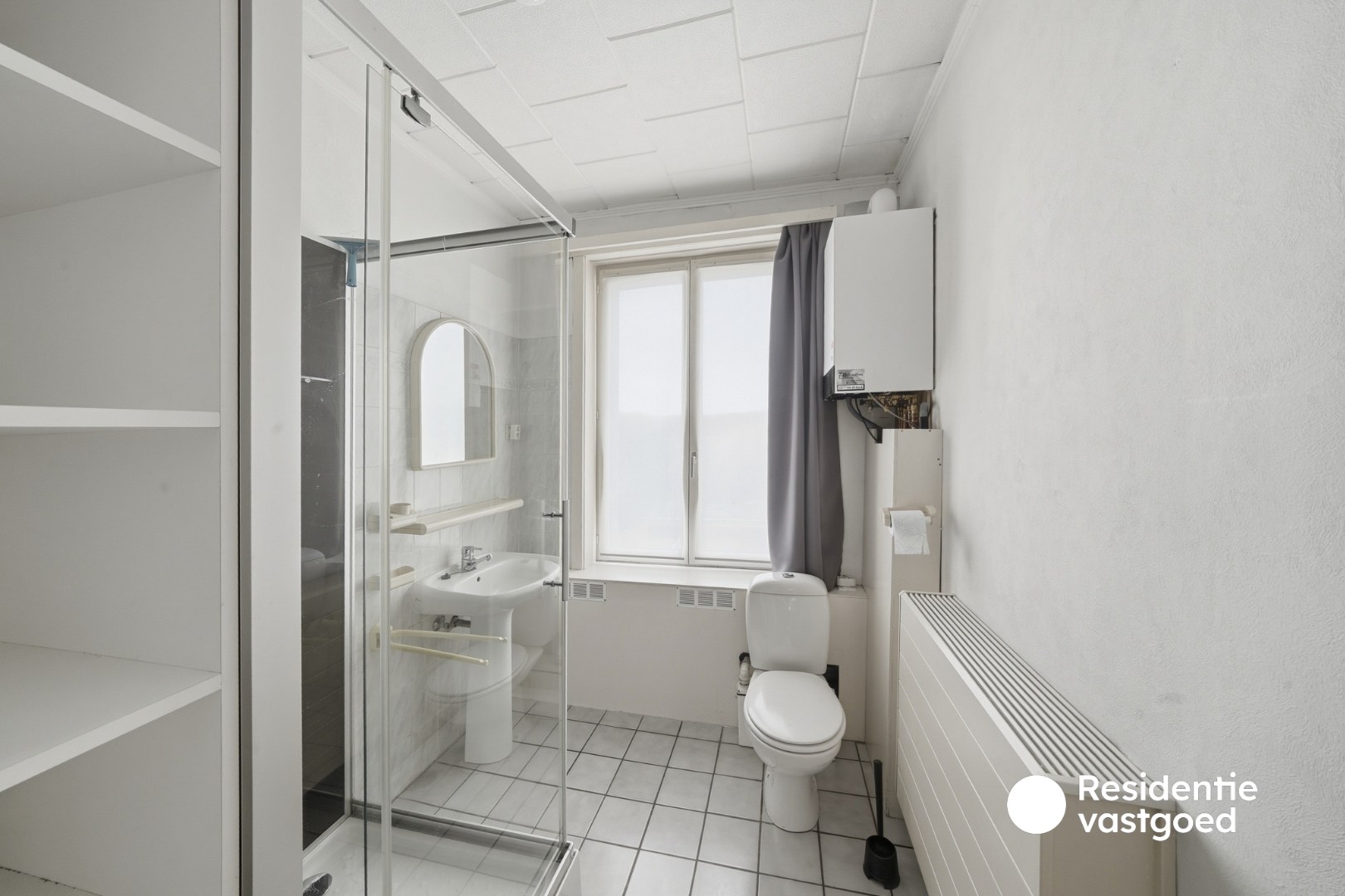 Ruime gezinswoning met 4 slaapkamers, tuin en zonnepanelen in Zandvoorde 