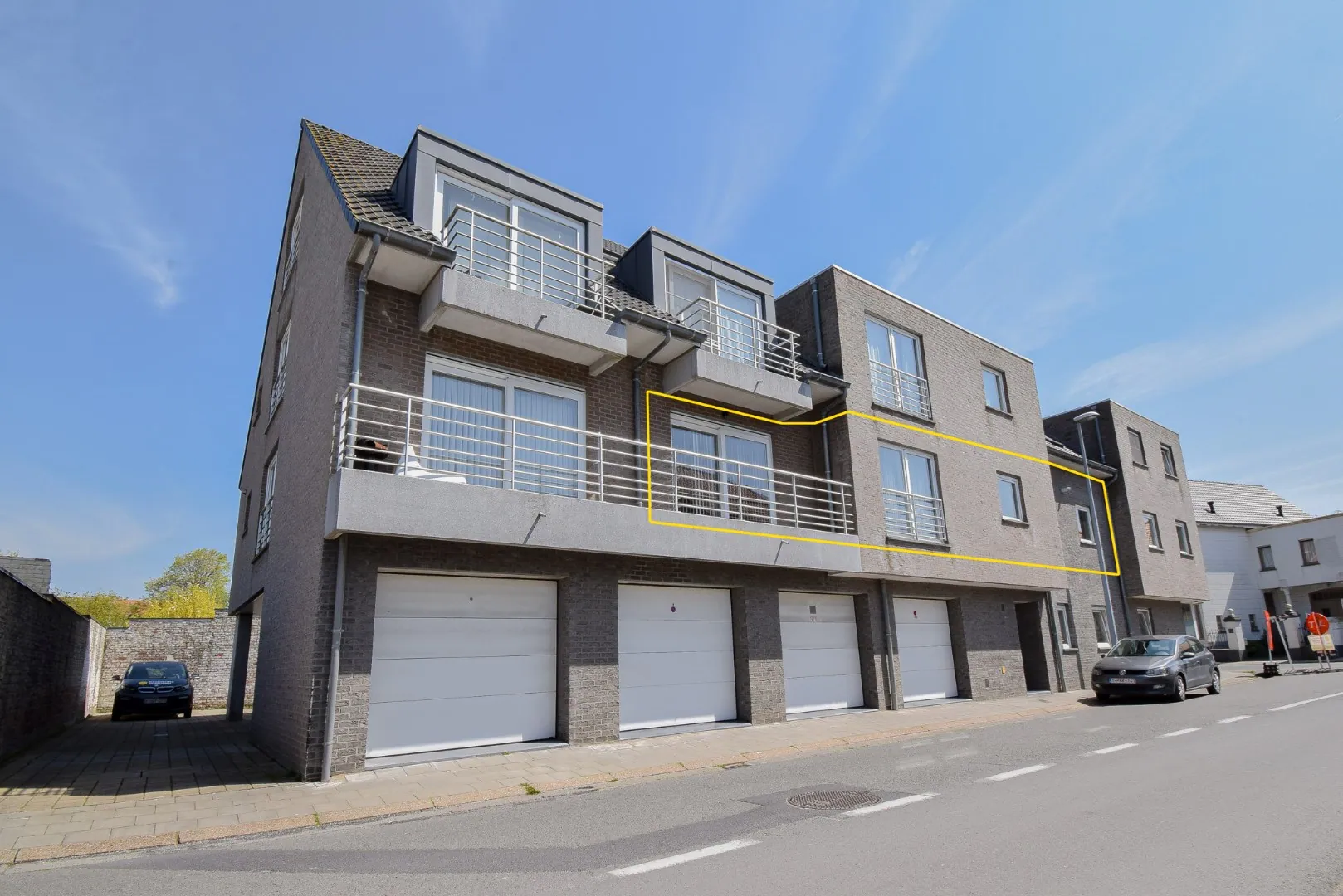 Recent 2 slaapkamer-appartement met autostandplaats in centrum Gistel