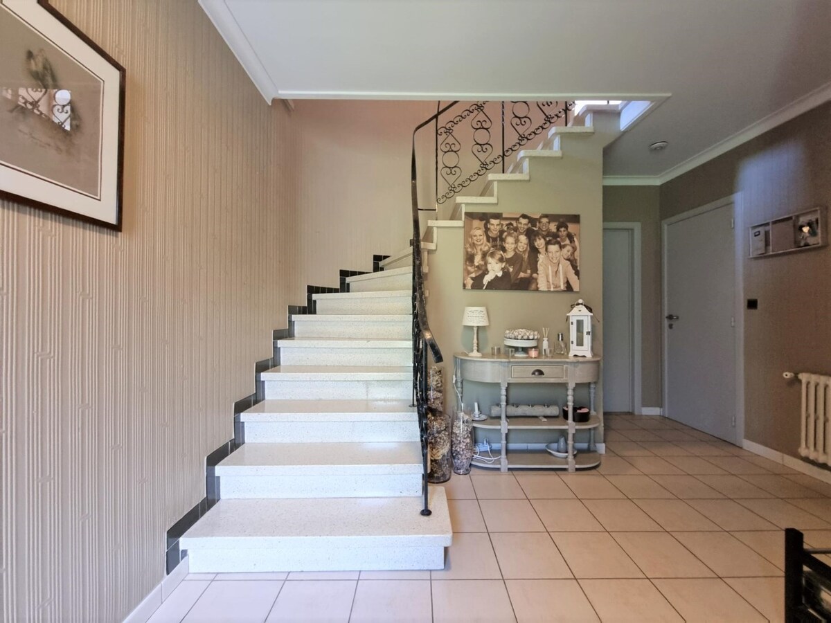 Ruime woning gelegen in een zeer rustige, residentiële woonwijk te Knokke-Heist 