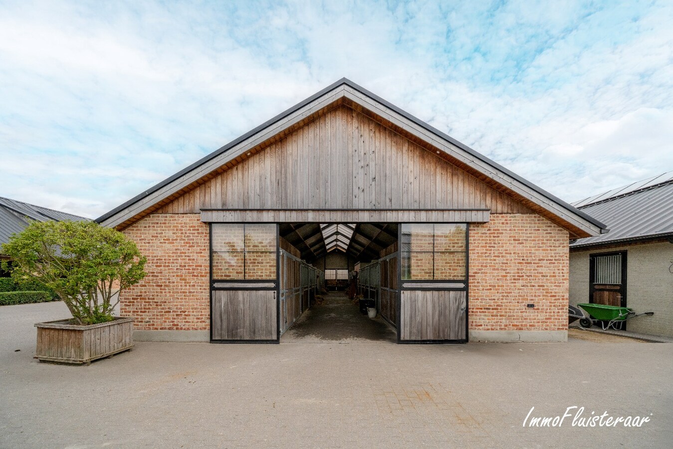Prachtige professionele paardenaccommodatie op ca. 10 ha te Oudbergen 
