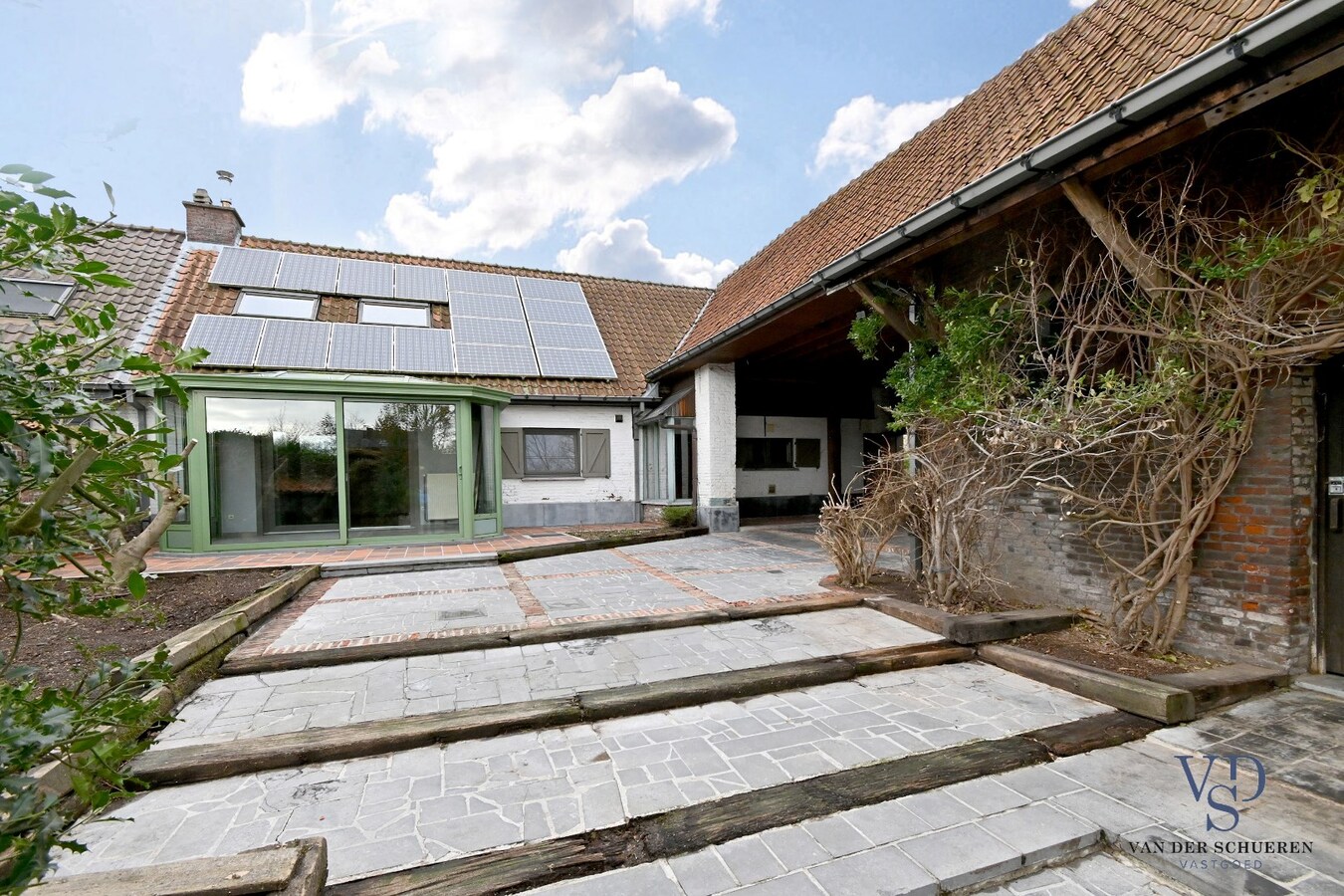 Charmante hoeve met stallen 