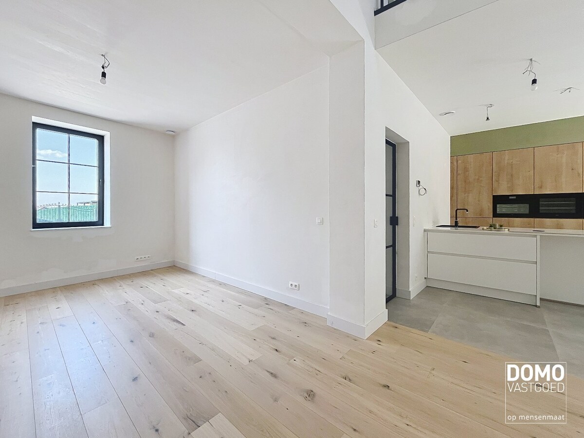 PRACHTIG GERENOVEERDE, LICHTRIJKE WONING MET 3 SLAAPKAMERS, 2 BADKAMERS, EEN ZONNIGE TUIN EN 2 PARKEERPLAATSEN TE GINGELOM (MIELEN-BOVEN-AALST) 