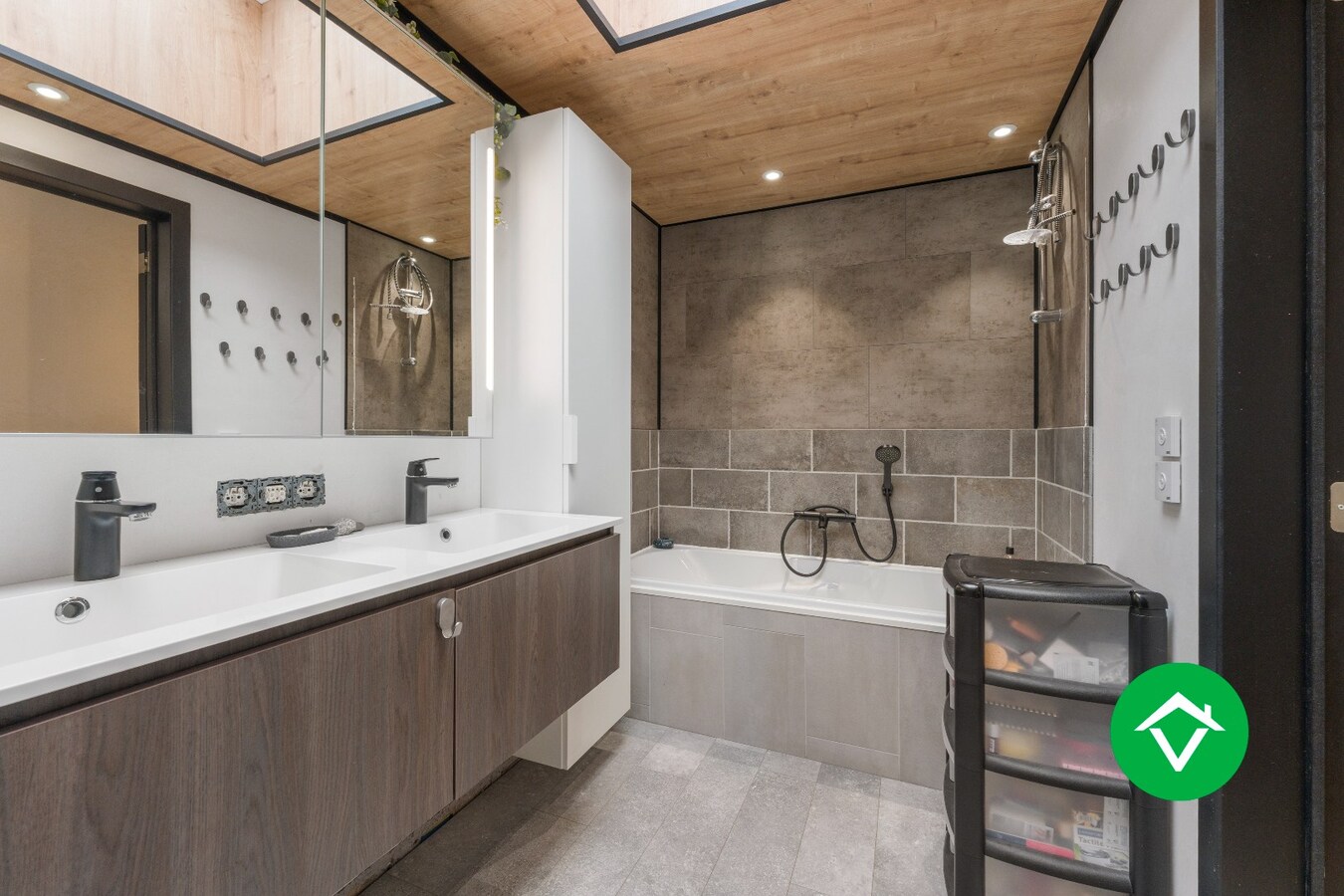 Energiezuinige, instapklare gezinswoning op 716 m² met zonnige tuin en vlotte verbindingen 