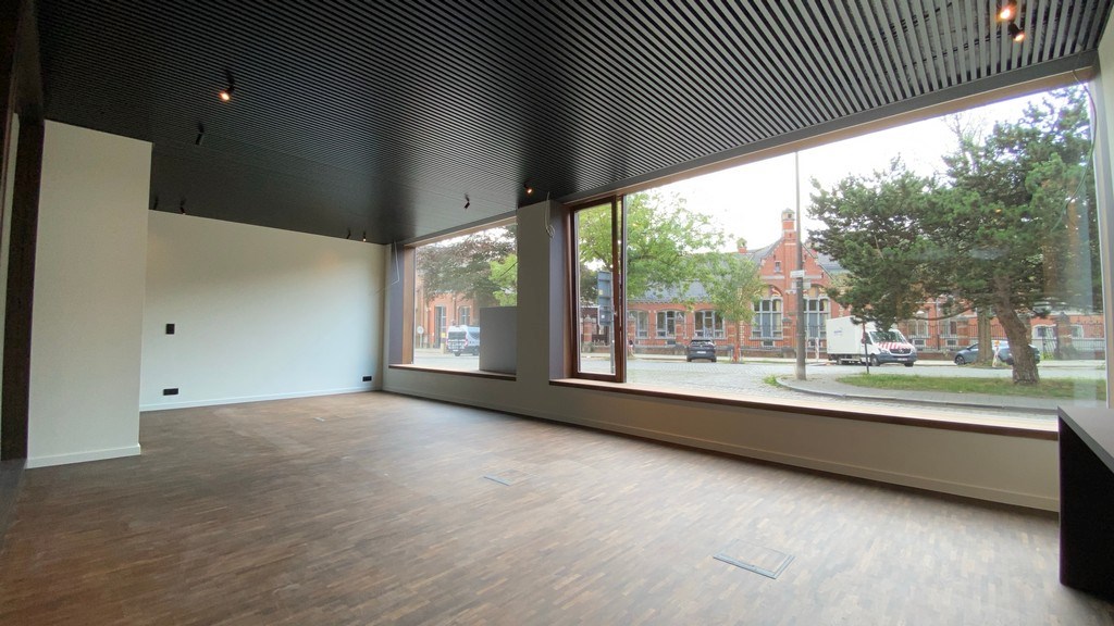 Instapklaar gelijkvloers kantoor te huur aan Bijlokesite te Gent