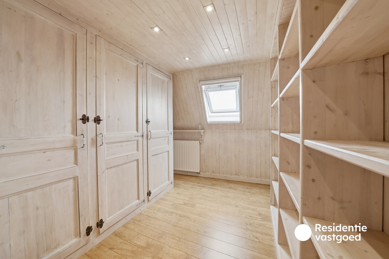 Ruim en verzorgd duplexappartement in het centrum van Eernegem 
