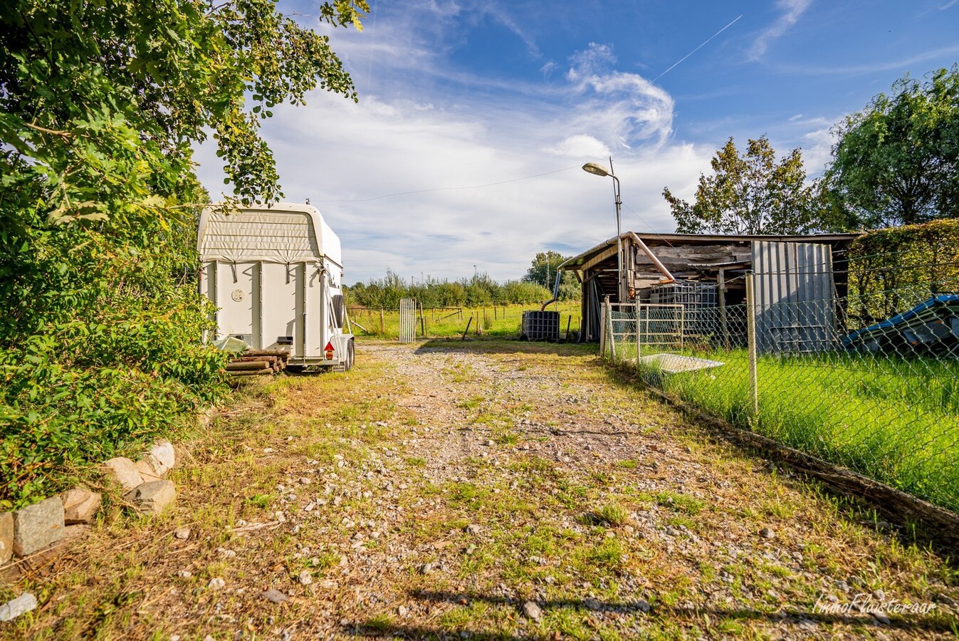 Charmante tweegezinswoning met paardenstallen op ca. 20 are in Bilzen 