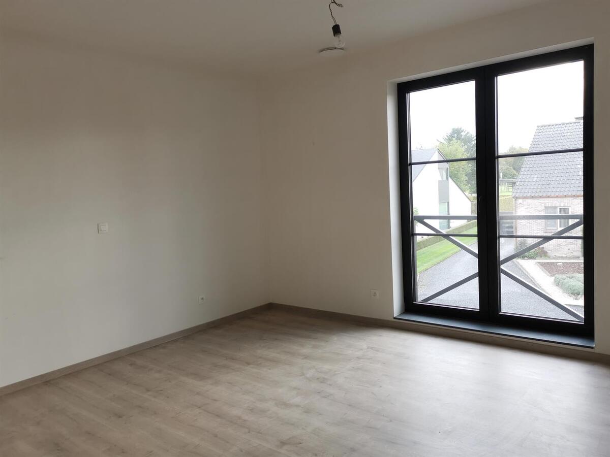 Ruime halfopen bebouwing. Volledig afgewerkte instapklare nieuwbouw. 