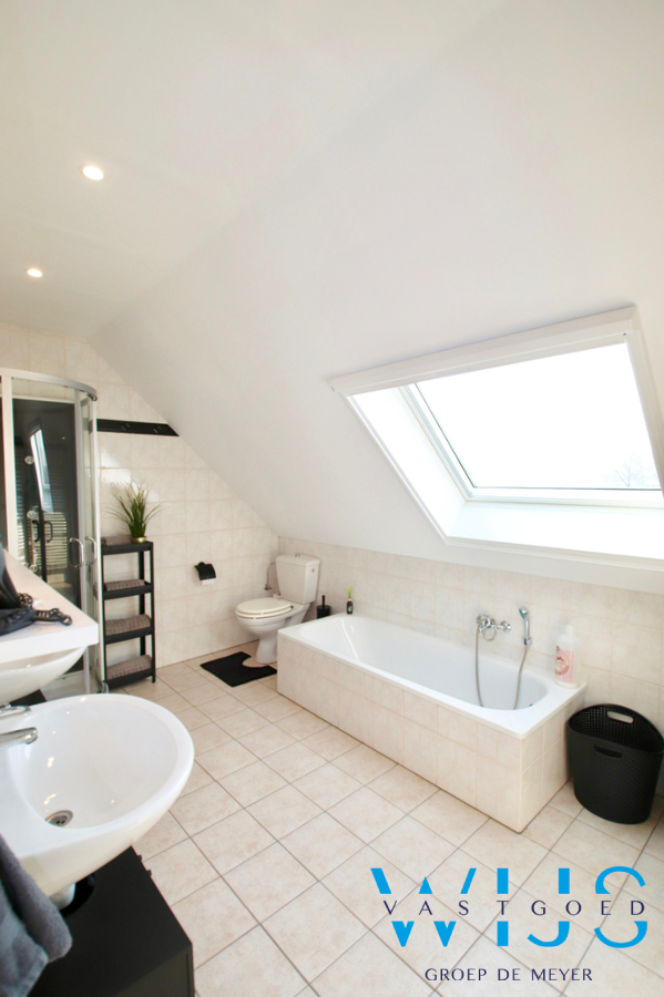 Toffe gezinswoning met 3 slaapkamers, garage &amp; zonnige tuin te Ertvelde Rieme! 