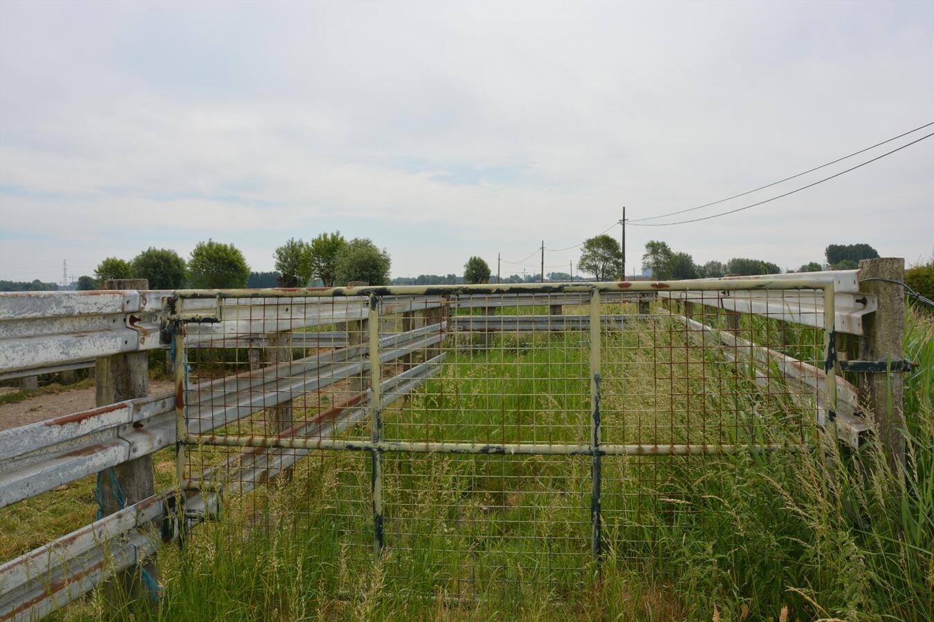 Goed gelegen stuk weiland 