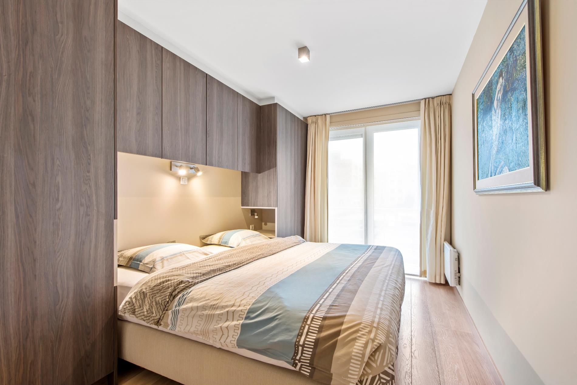 Instapklaar bemeubeld 3 slaapkamer appartement met terras 