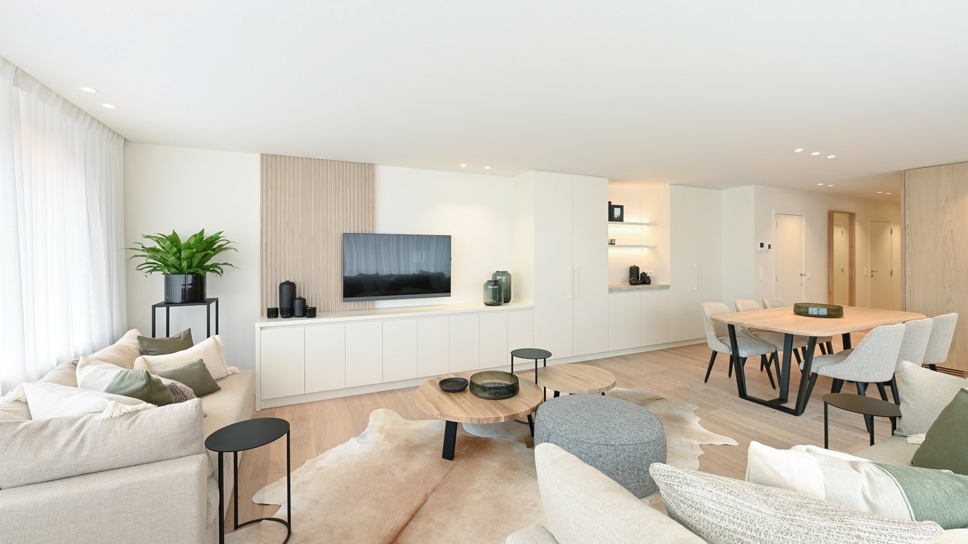 Magnifique appartement d'angle avec 3 chambres à coucher situé idéalement au milieu de l'avenue Lippens à Knokke. 