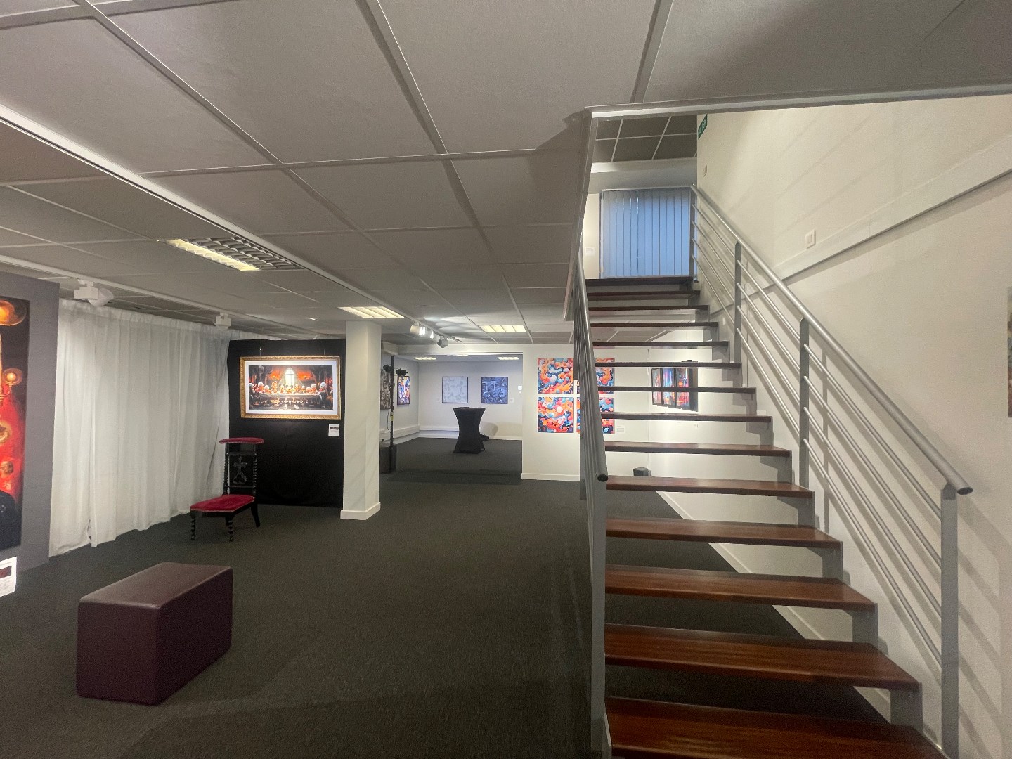 Ruim handelspand (+/- 400m²) te huur gelegen op TOPLOCATIE in Geel! 