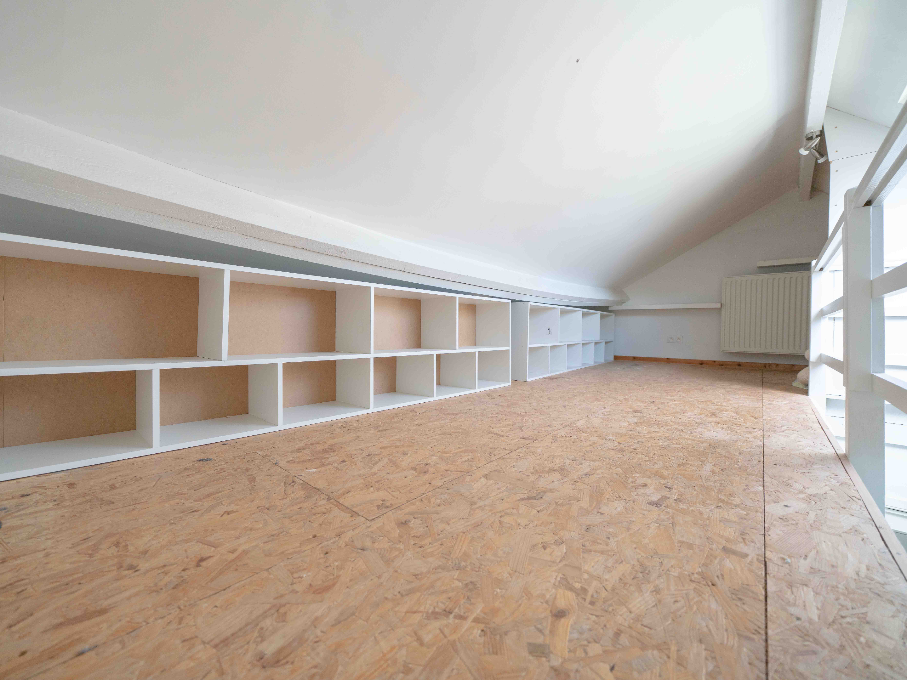 Zeer charmante eengezinswoning + projectgrond voor 2 app. 