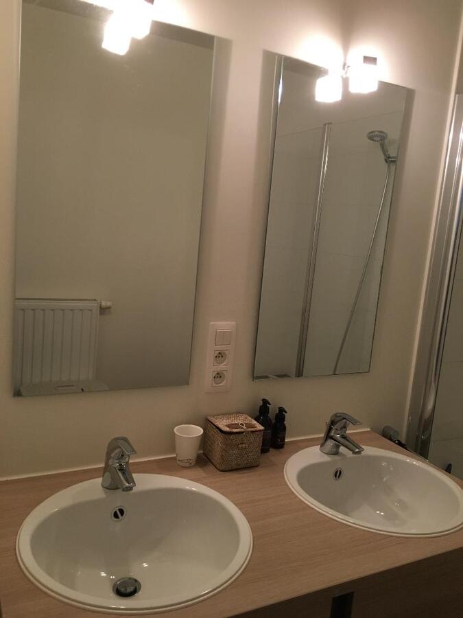 Ruim, modieus 2 slaapkamer appartement 