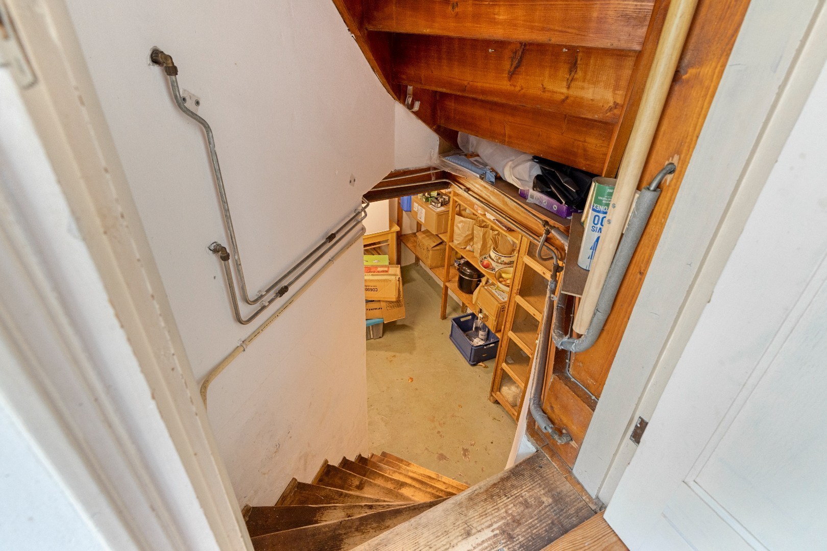 TE KOOP: Kampweg 11 te Burgh-Haamstede. Een plek als deze komt zelden beschikbaar: een unieke combinatie van wonen tegen de duinen aan en nabij het strand en nabij de boswachterij op één van de meest 