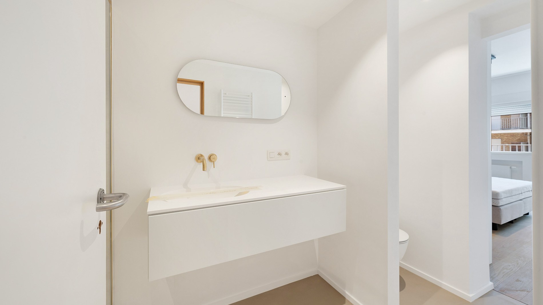 Exclusief ruim plateau-appartement met frontaal zeezicht aan het Rubensplein – met optie tot inpandige parking 