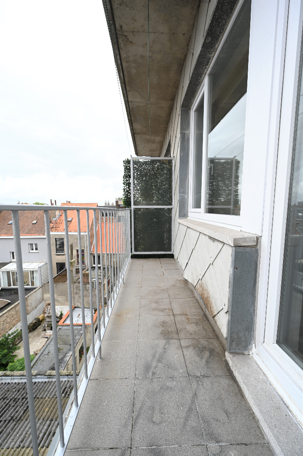 STIJLVOL GERENOVEERD DRIESLAAPKAMERAPPARTEMENT OP CENTRALE LIGGING 