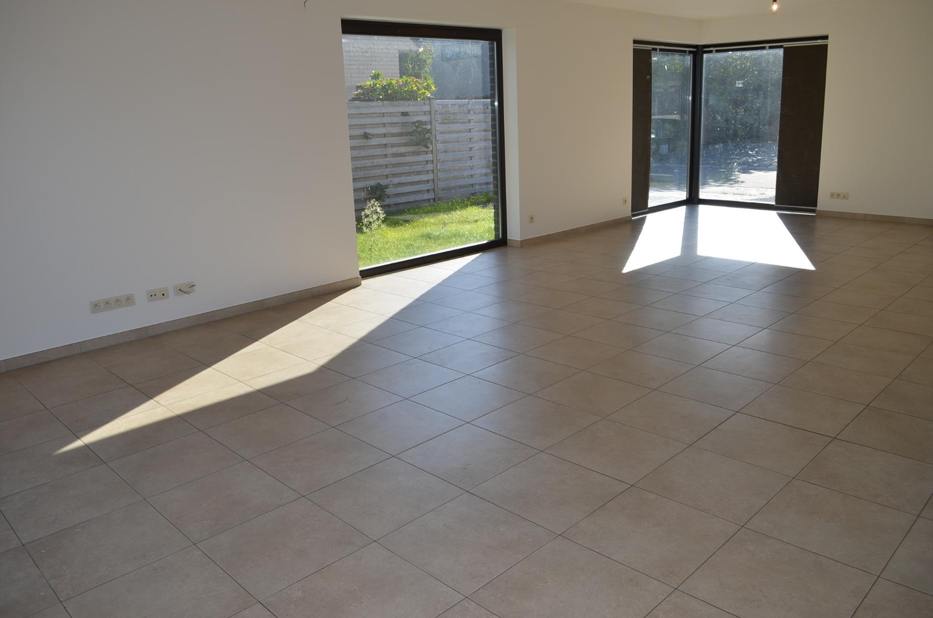 Halfopen bebouwing op 325m² met 3 slpks, tuin met terras en tuinhuis te Maldegem 
