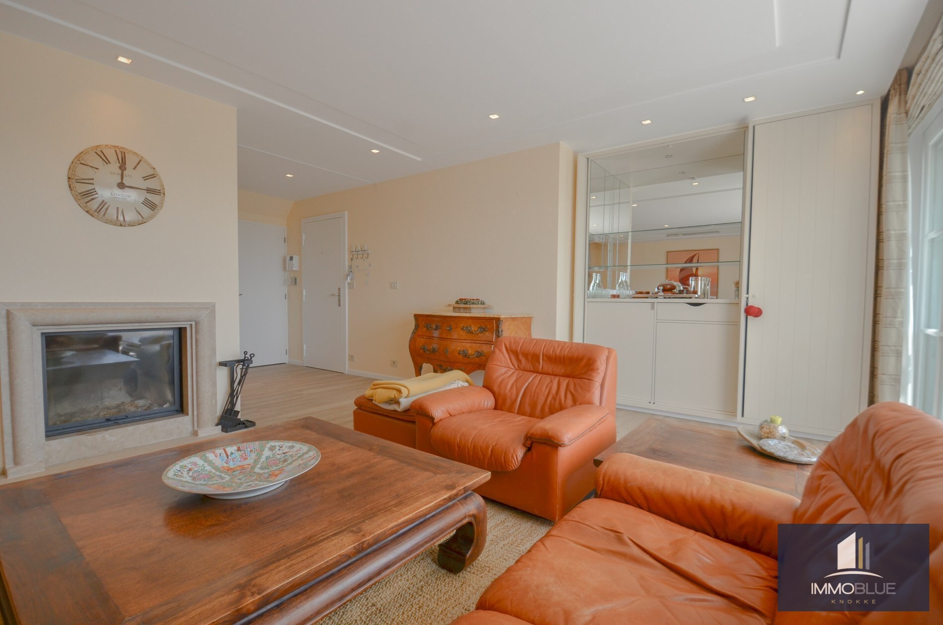 Stijlvol duplexappartement met zonnige terrassen en open zicht op de villa’s van het Zoute. 