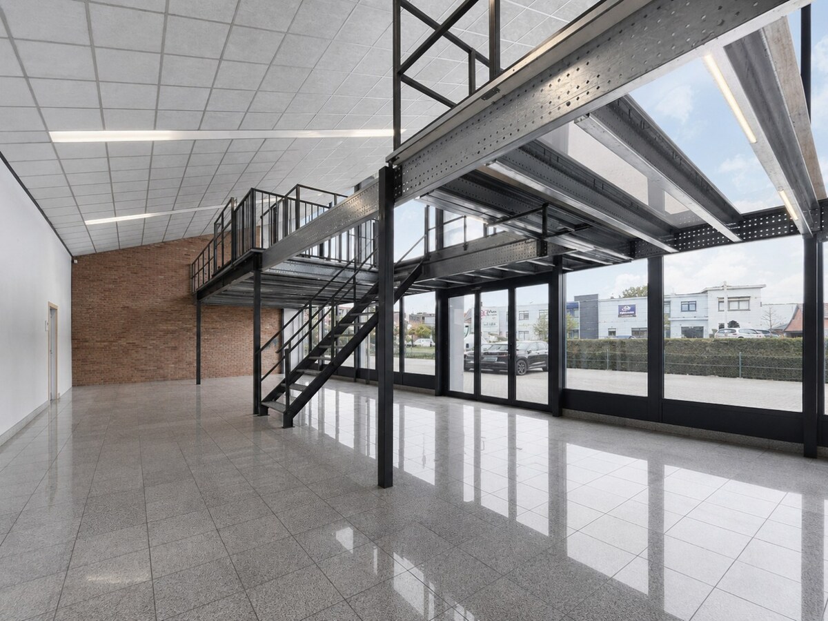 RUIME OPSLAGPLAATS/MAGAZIJN IN HERK-DE-STAD 