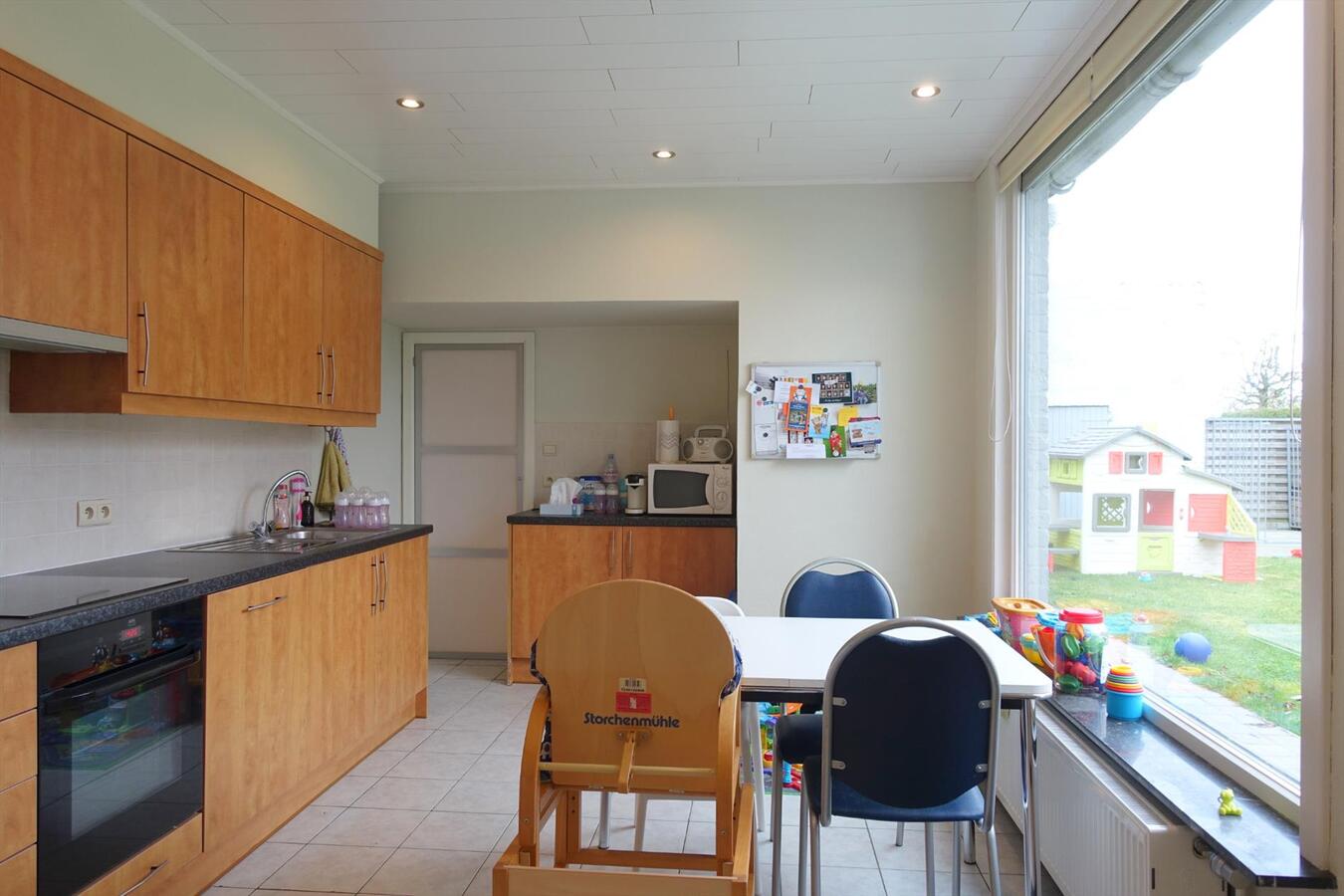 Centraal gelegen half-open woning 