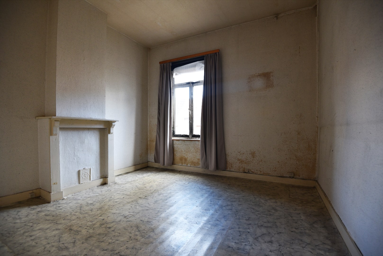 HELAAS REEDS VERKOCHT ! Ideale starterswoning / investeringspand te Gent 