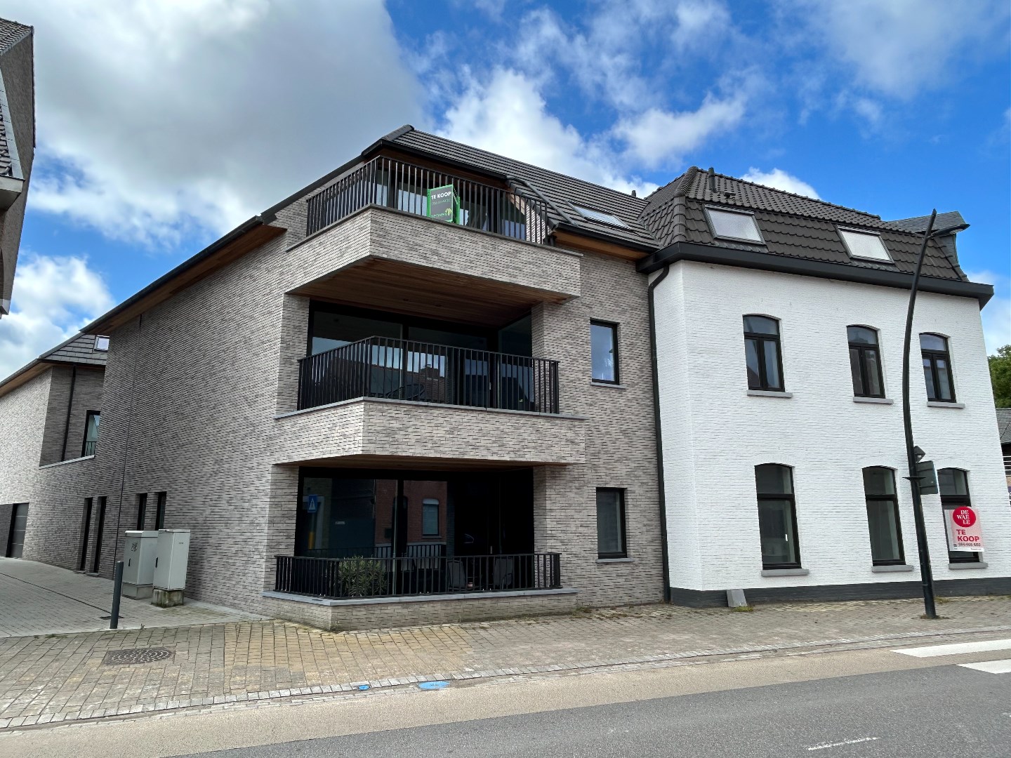 Volledige afgewerkt appartement met 2 slaapkamers en ruim terras. 
